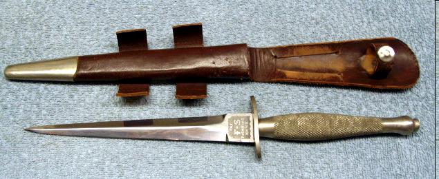 type 1 Fairbairn-Sykes stiletto
with S-crossguard and checkered grip