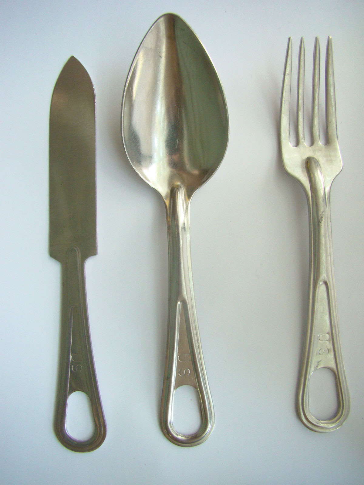 M-1926 utensils issued to
military personnel for eating