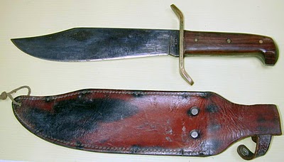 the large, heavy, brass
mounted, stainless steel bowie knife by Western Cutlery that was
popular as a privately purchased item during the Vietnam-era